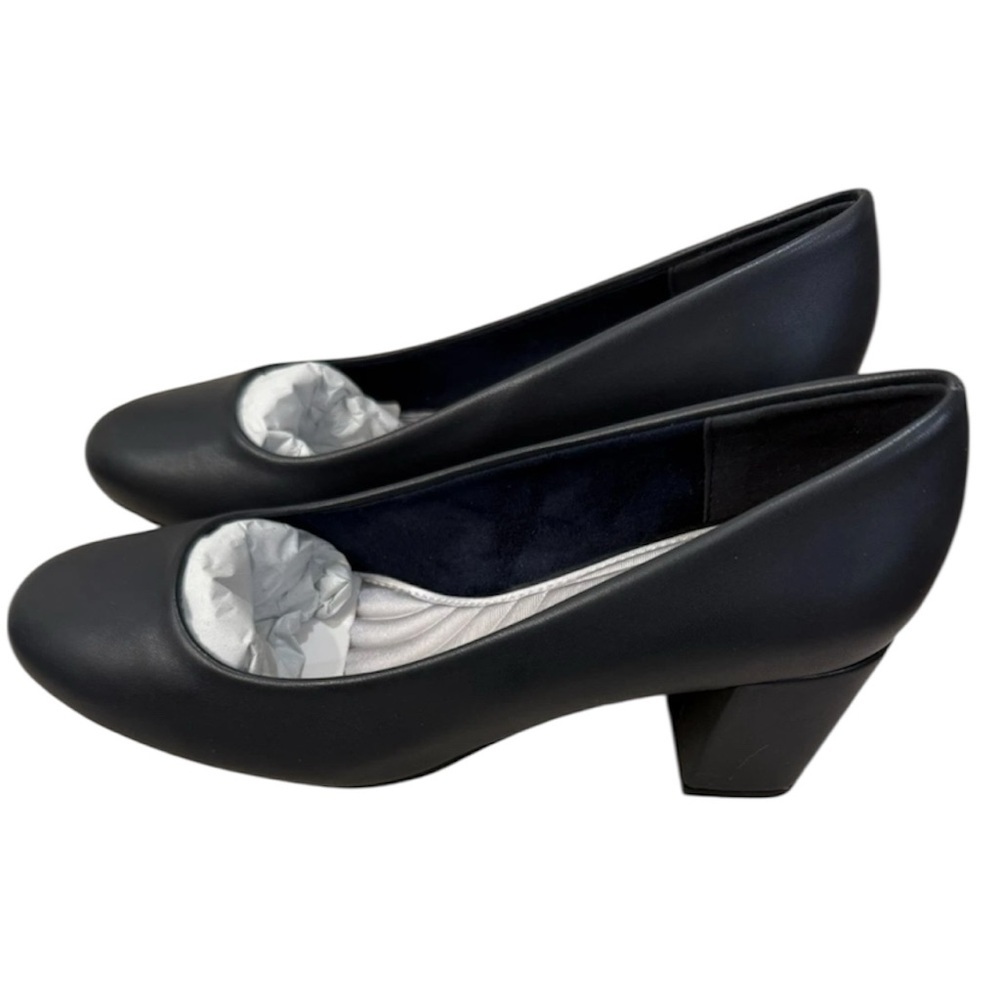Easy Street Women's Heeled Shoe                 Size 9 1/2.               (#85)